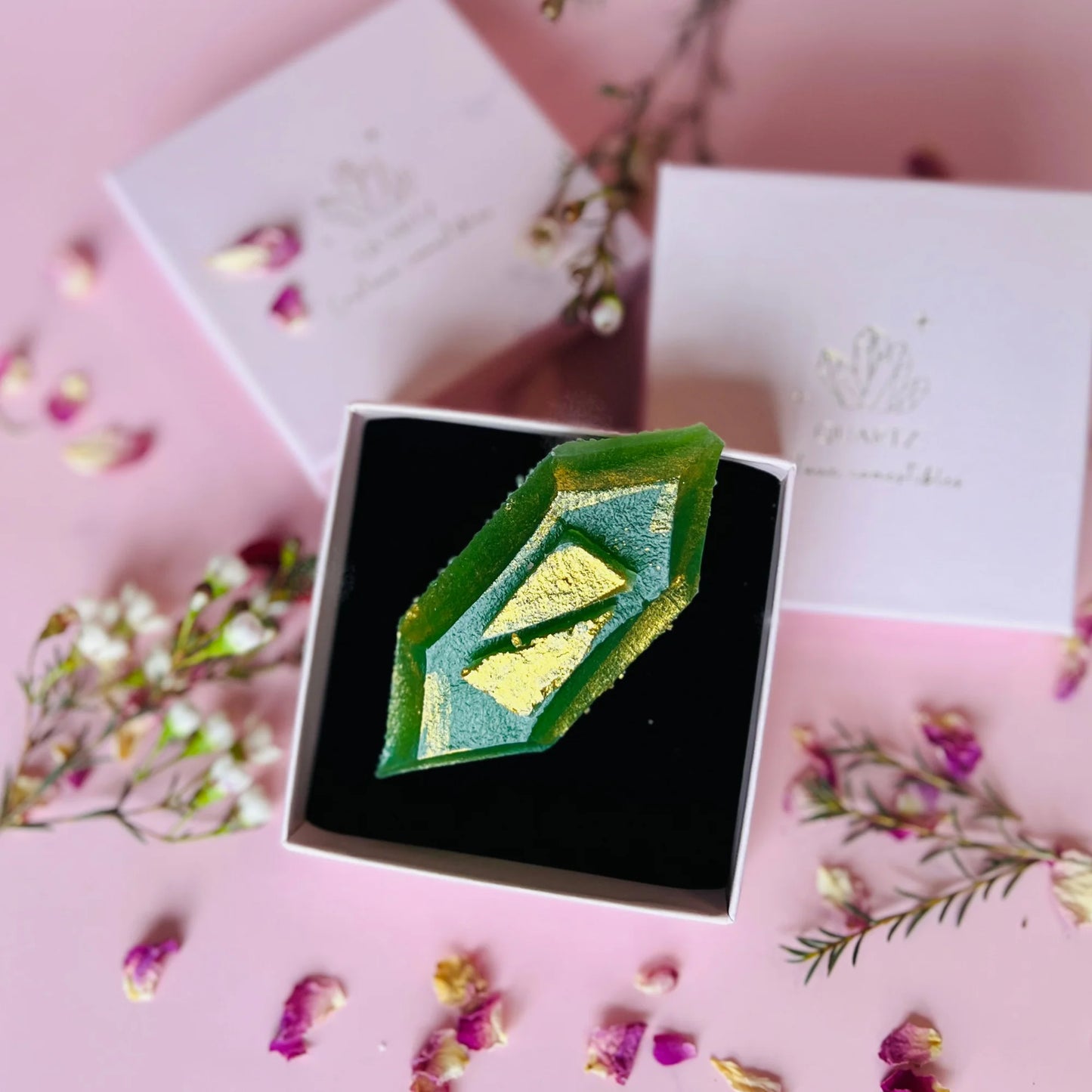 Edible crystal with green and mint tea